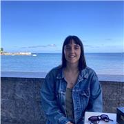 Doy clases particulares de inglés para niños de todas las edades, desde bebés hasta adultos. Durante los dos últimos cursos he estado ejerciendo de profesora para la academia Kids&Us, experiencia que me ha aportado muchas herramientas y dinámicas adaptada